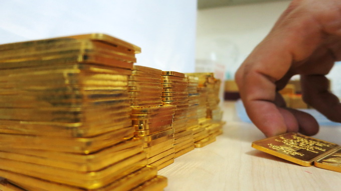 Giá vàng thế giới bốc hơi hơn 2%